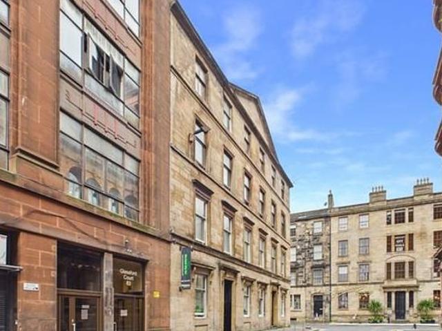 3 bedroom flat in Glasgow