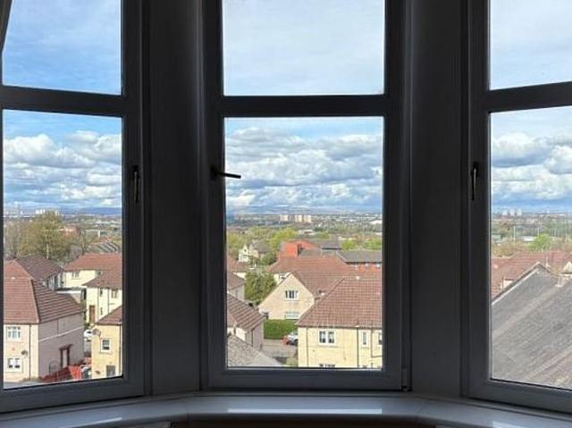 3 bedroom flat in Glasgow