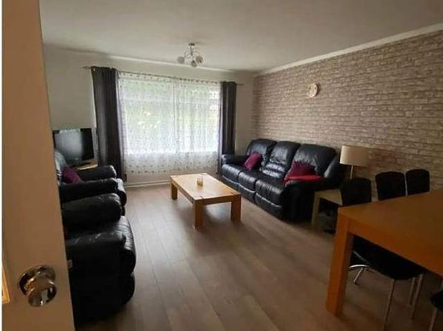 3 bedroom flat in Glasgow