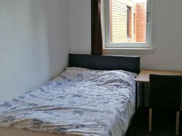 3 bedroom flat in Glasgow