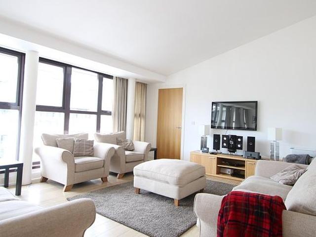 3 bedroom flat in Glasgow