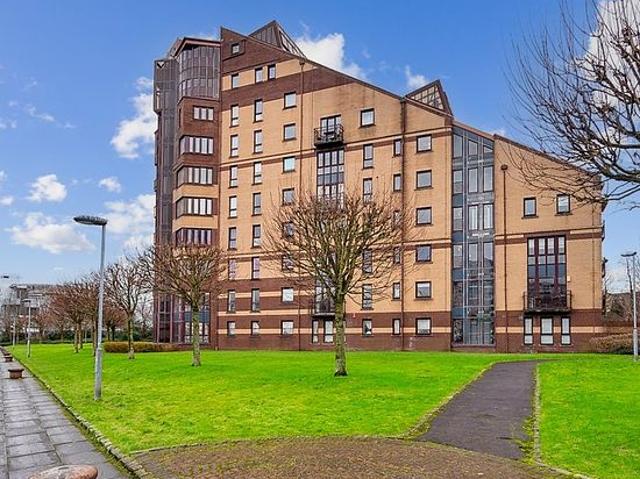3 bedroom flat in Glasgow