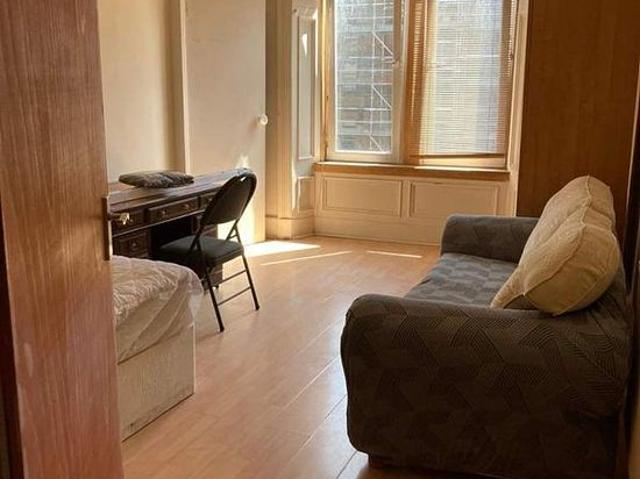 3 bedroom flat in Glasgow