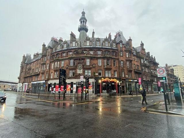 3 bedroom flat in Glasgow