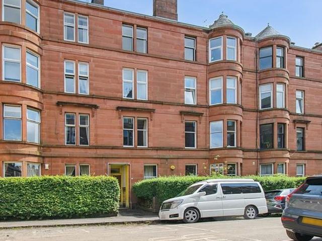 3 bedroom flat in Glasgow