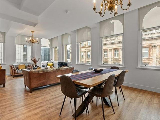 3 bedroom flat in Glasgow