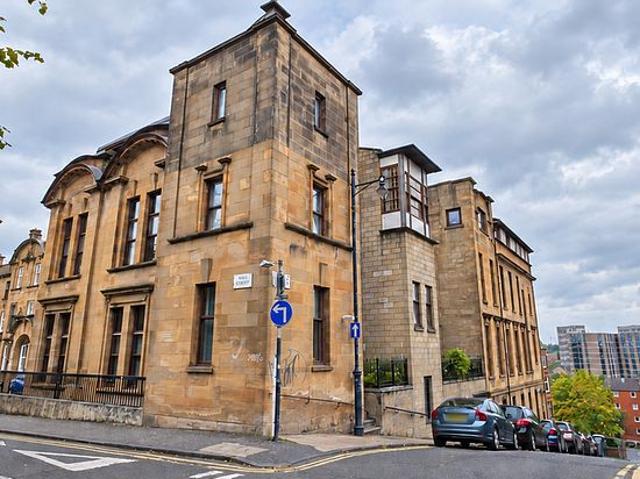 3 bedroom flat in Glasgow