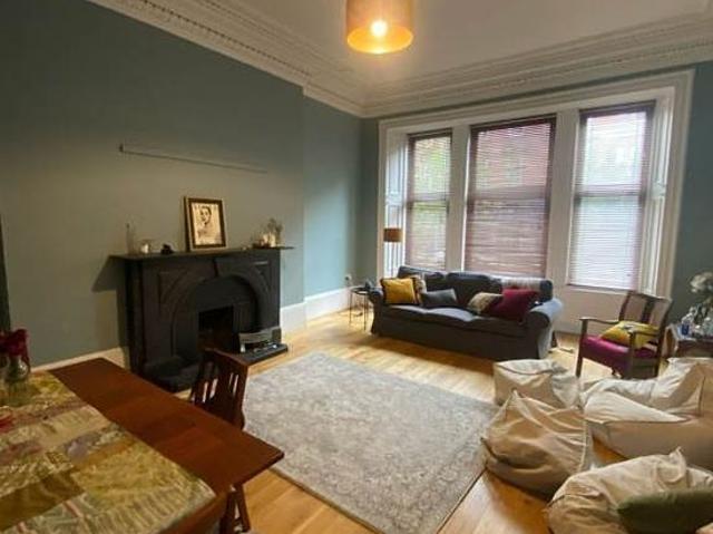 3 bedroom flat in Glasgow