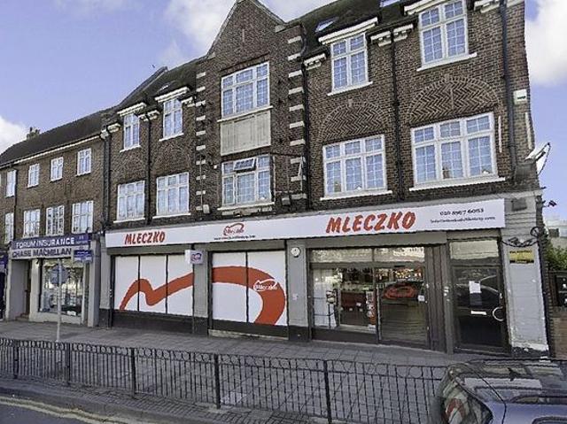3 bedroom flat in Harrow
