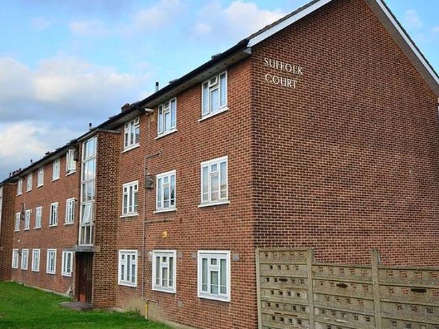 3 bedroom flat in Ilford