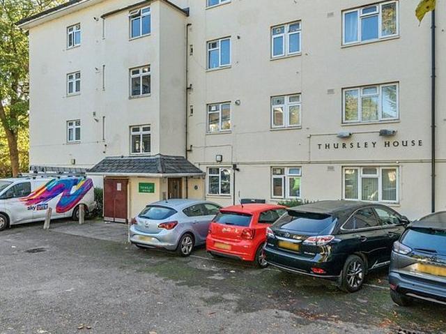 3 bedroom flat in Kingston Upon Thames