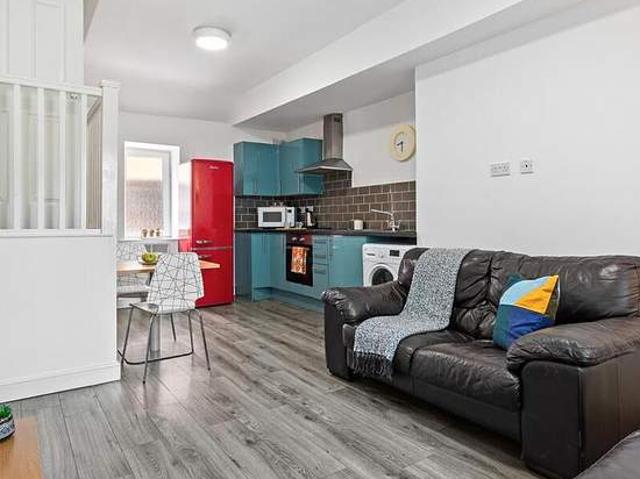 3 bedroom flat in Leeds