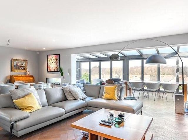 3 bedroom flat in Leeds