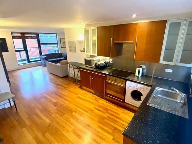 3 bedroom flat in Leeds