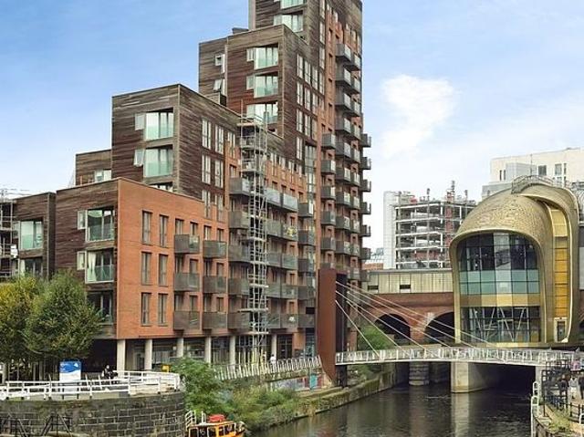 3 bedroom flat in Leeds