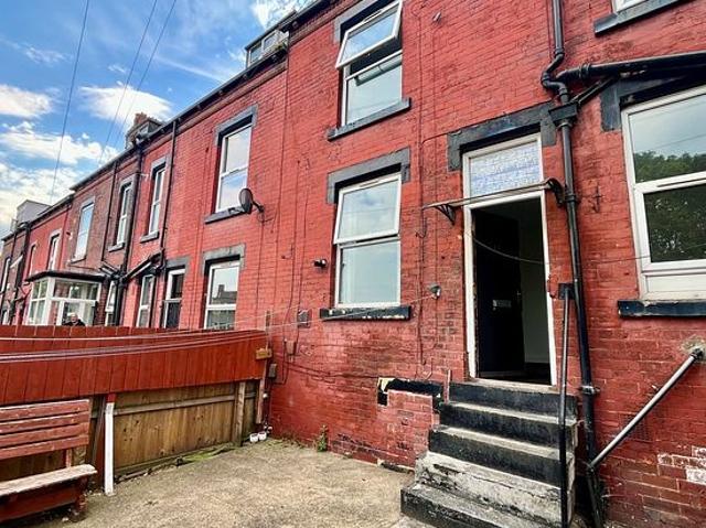 3 bedroom flat in Leeds
