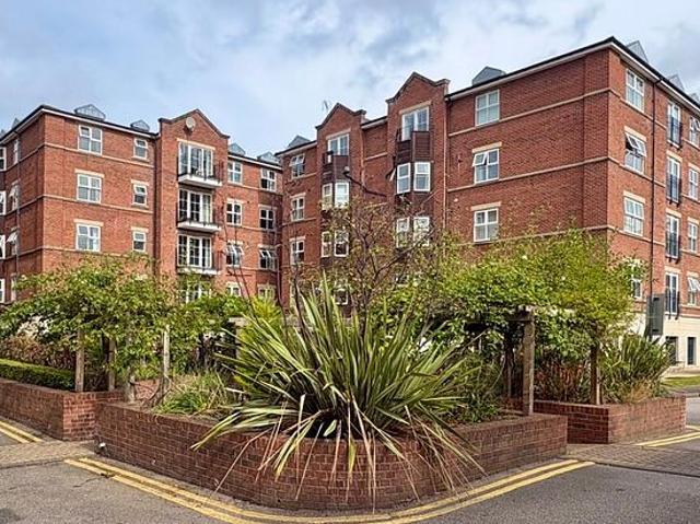 3 bedroom flat in Leeds