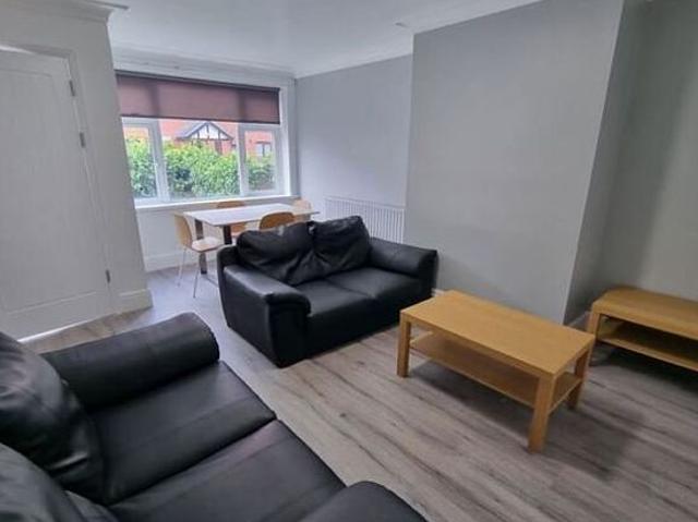 3 bedroom flat in Leeds