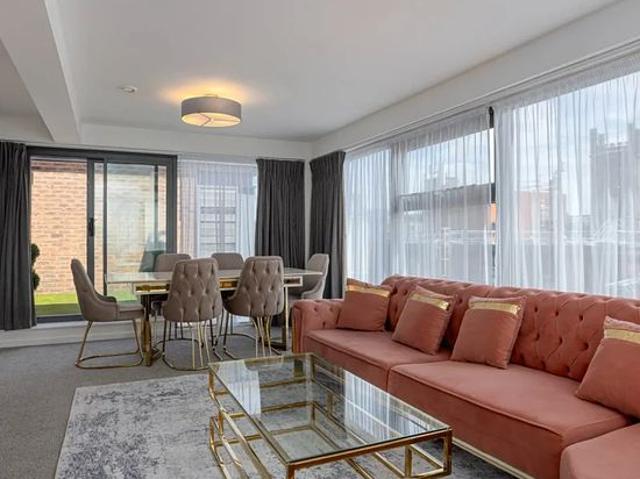 3 bedroom flat in Liverpool