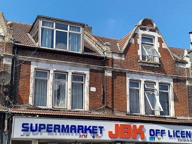 3 bedroom flat in London