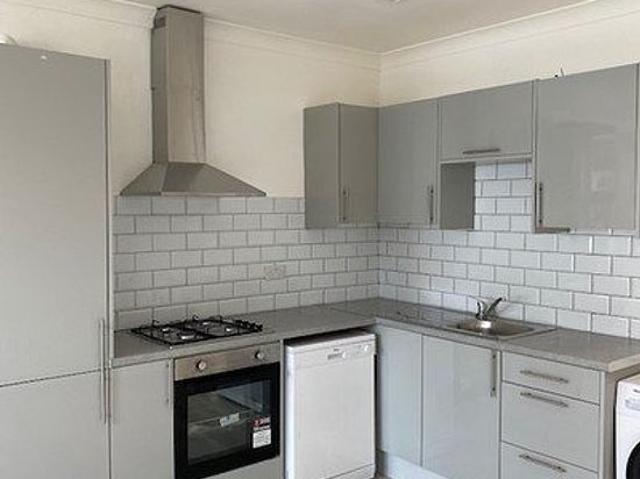 3 bedroom flat in London