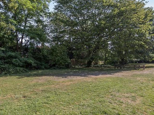 3 bedroom flat in London