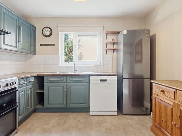 3 bedroom flat in London