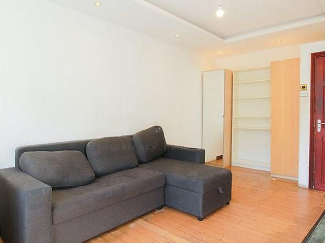 3 bedroom flat in London