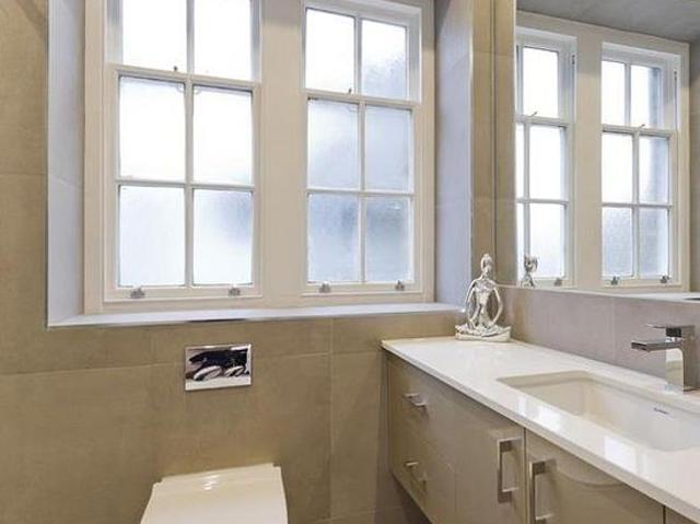 3 bedroom flat in London