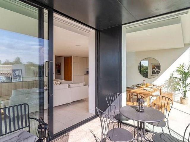 3 bedroom flat in London