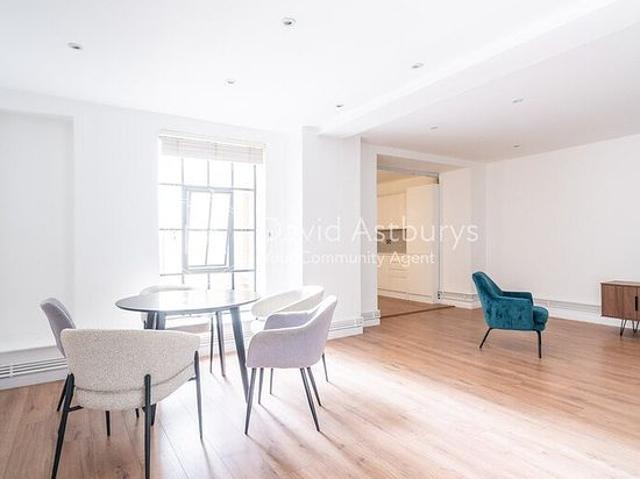 3 bedroom flat in London