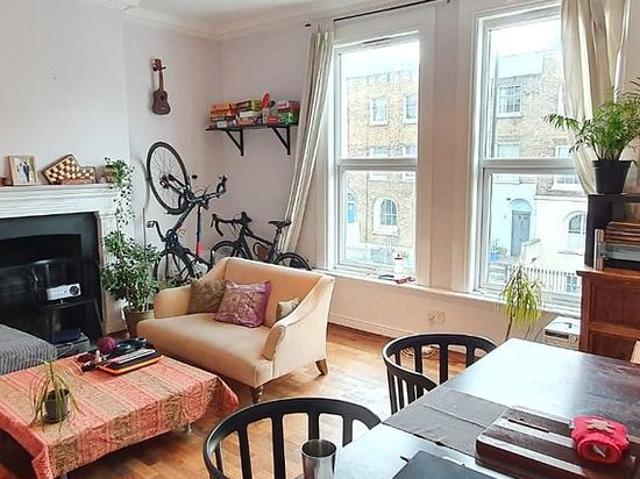 3 bedroom flat in London