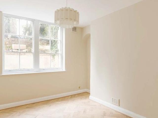 3 bedroom flat in London