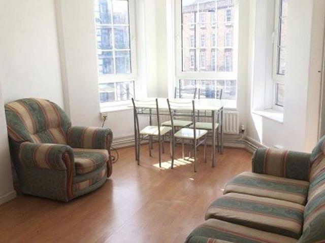 3 bedroom flat in London