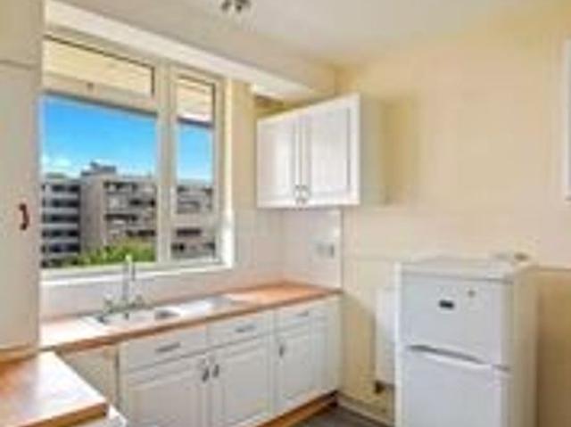 3 bedroom flat in London
