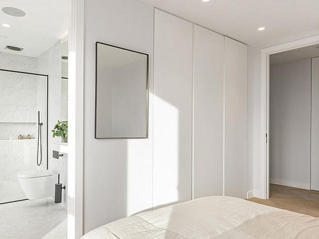 3 bedroom flat in London