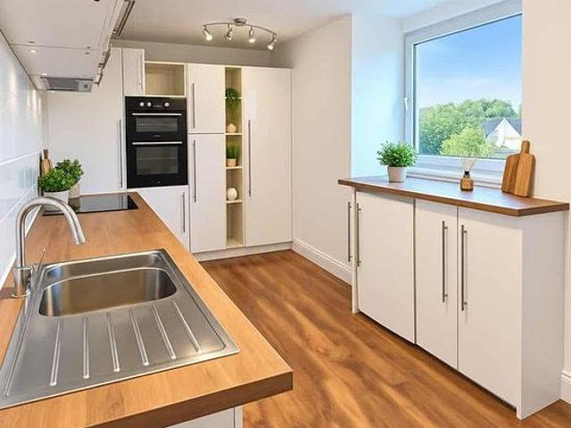 3 bedroom flat in London