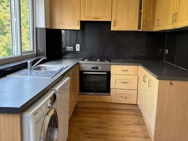 3 bedroom flat in London