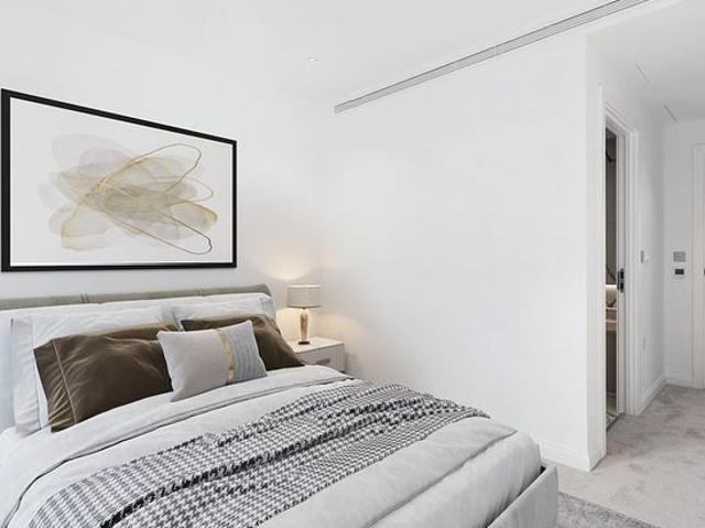 3 bedroom flat in London