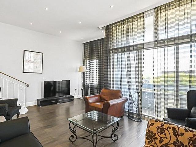 3 bedroom flat in London