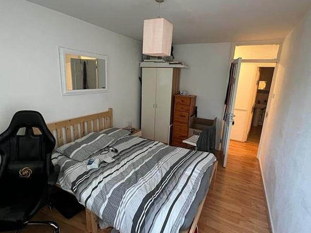 3 bedroom flat in London