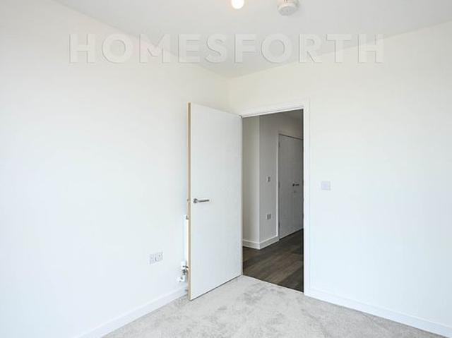 3 bedroom flat in London