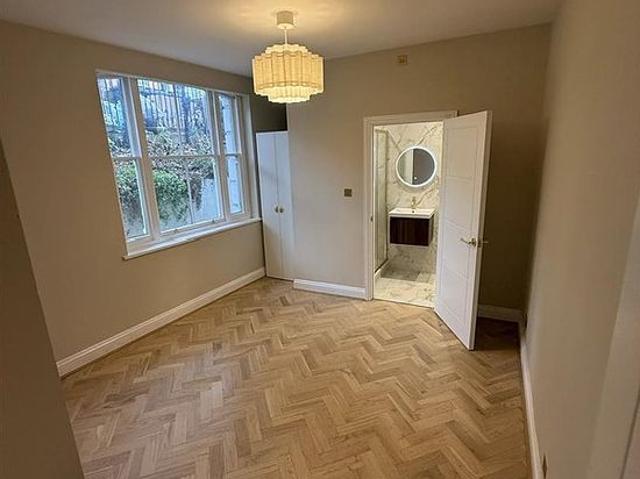 3 bedroom flat in London