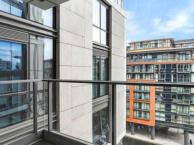 3 bedroom flat in London