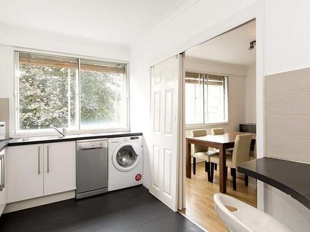 3 bedroom flat in London