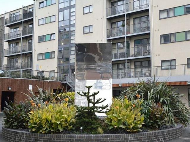 3 bedroom flat in London