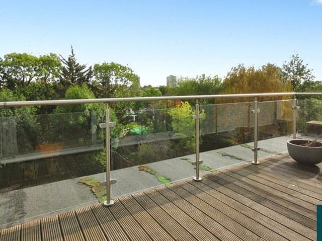 3 bedroom flat in London