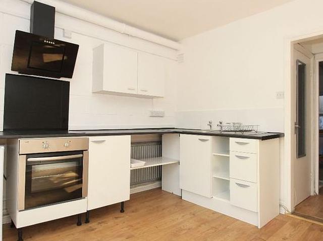 3 bedroom flat in London