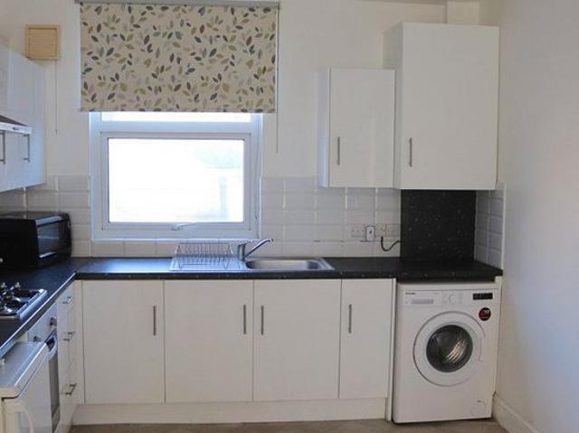 3 bedroom flat in London