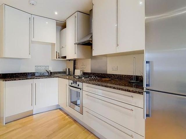 3 bedroom flat in London